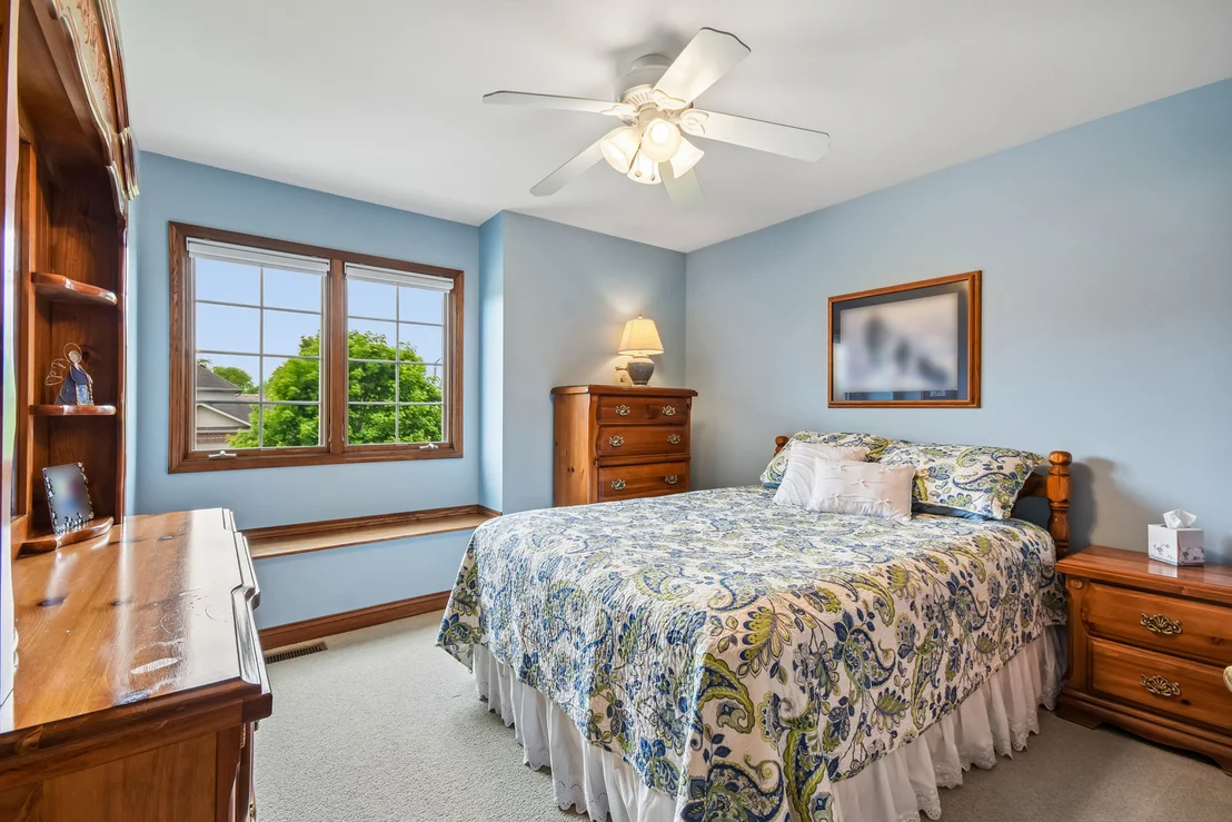 Photo of 1041 Lakeview Drive