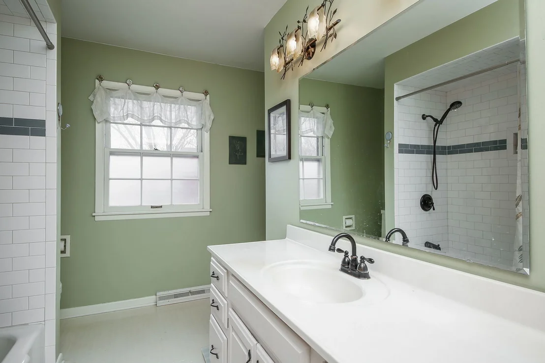 Photo of 447 Tennyson Road