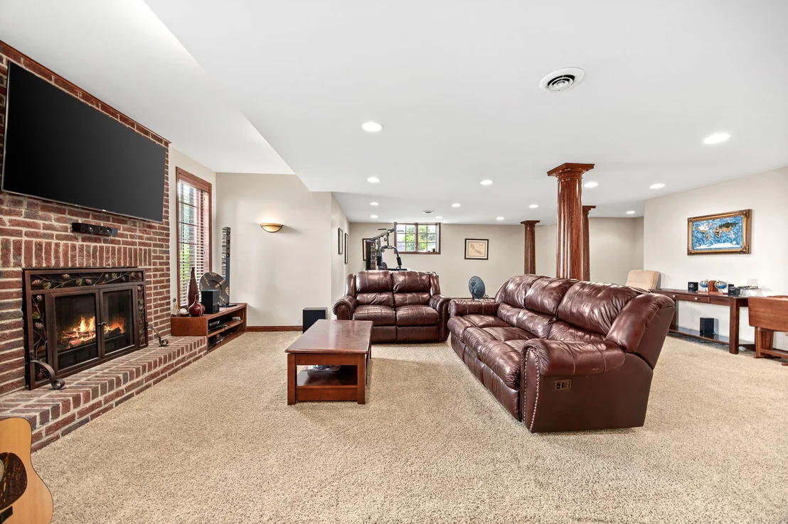Photo of 1045 Hilltop Drive