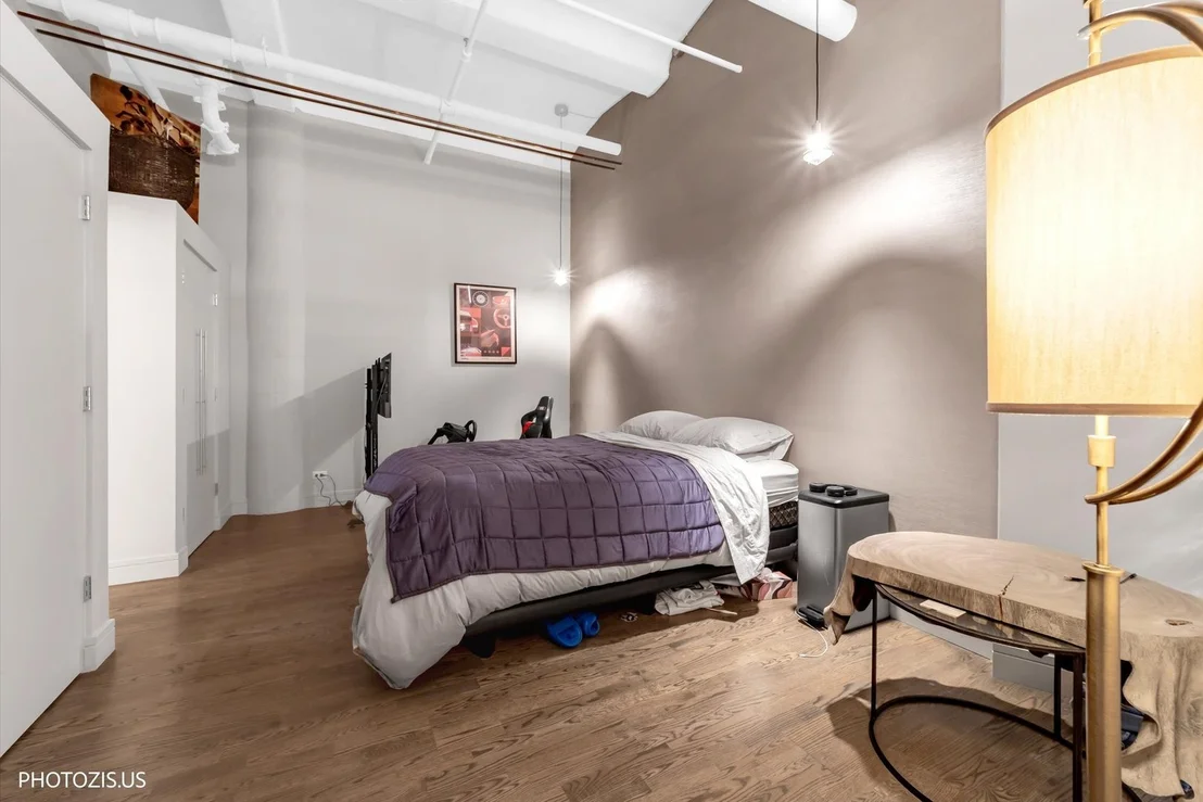 Photo of Unit 202 at 1000 W Washington Boulevard
