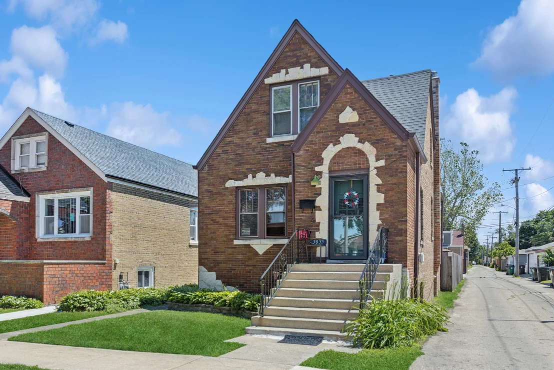Photo of 3835 Maple Avenue