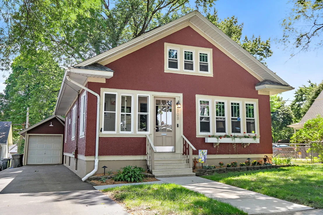 Photo of 909 Augusta Avenue