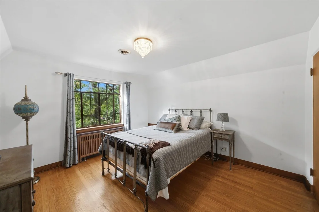 Photo of 327 Selborne Road