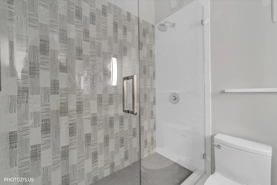 Photo of Unit 202 at 1000 W Washington Boulevard
