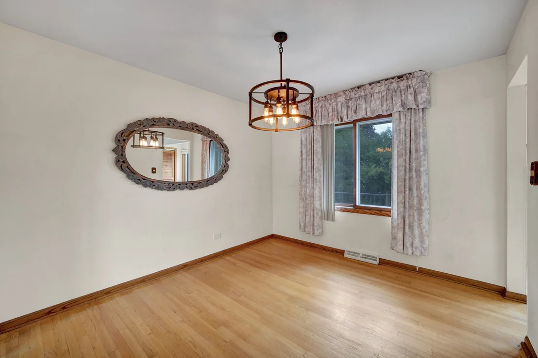 Photo of 562 N Plamondon Drive