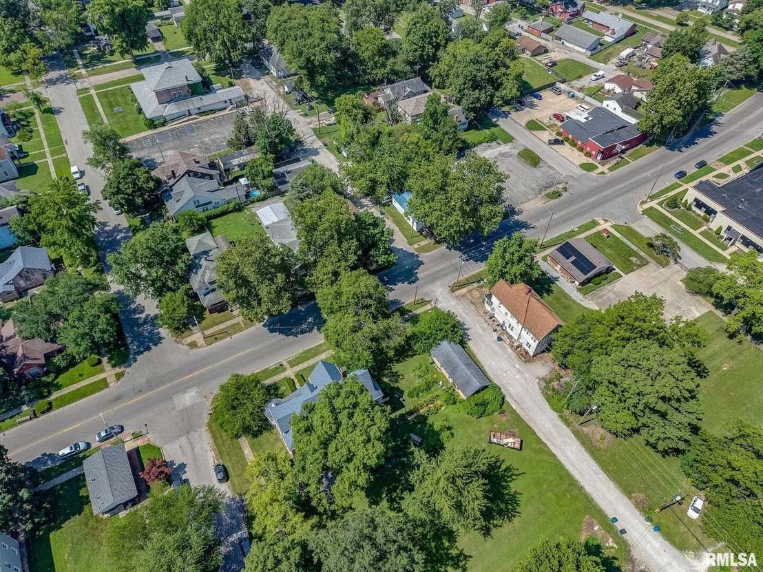 Photo of 404 W BROADWAY Street