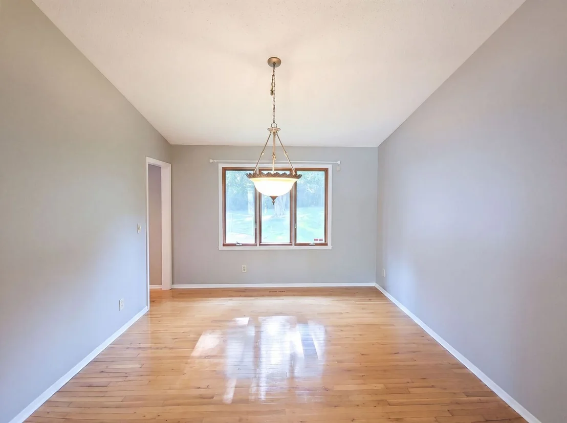 Photo of 1503 Featherstone Road