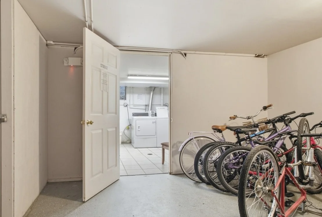 Photo of Unit 2W at 3810 Ruby Street