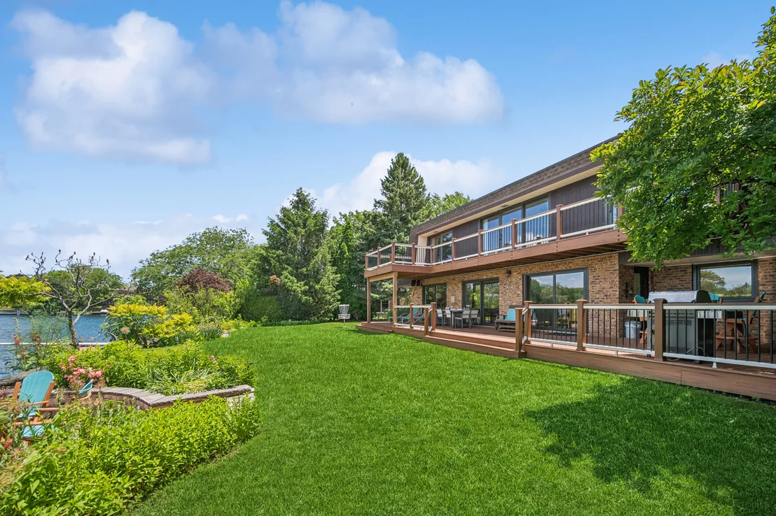 Photo of 2036 Valley Lo Lane
