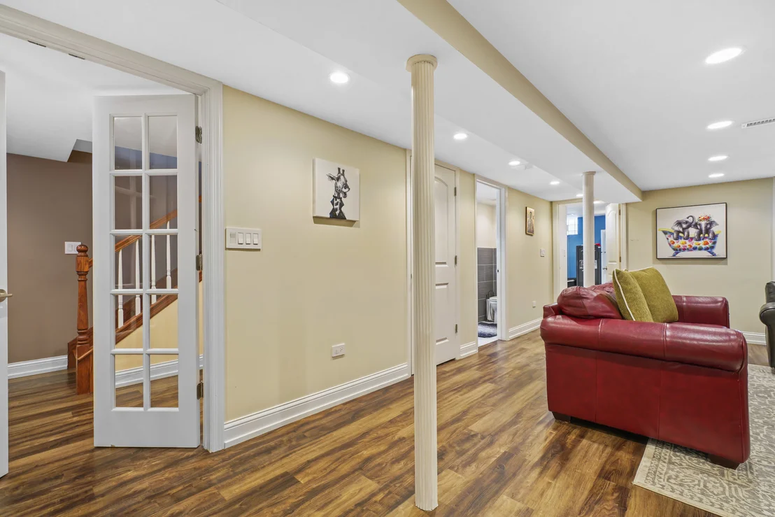 Photo of 421 Vassar Lane