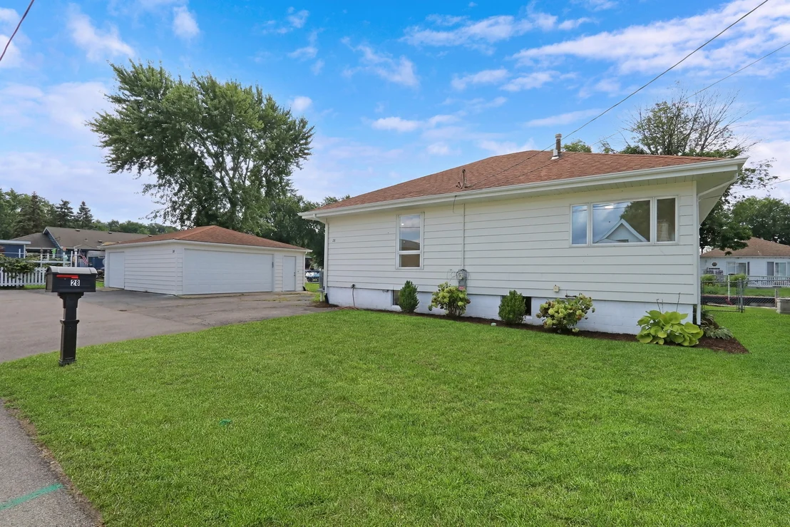 Photo of 28 Lakeside Lane