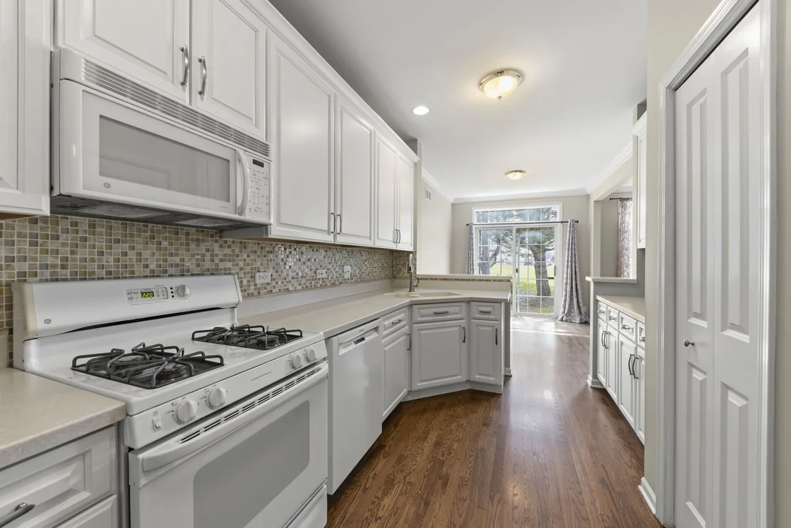 Photo of Unit 3 at 1728 Pershing Avenue
