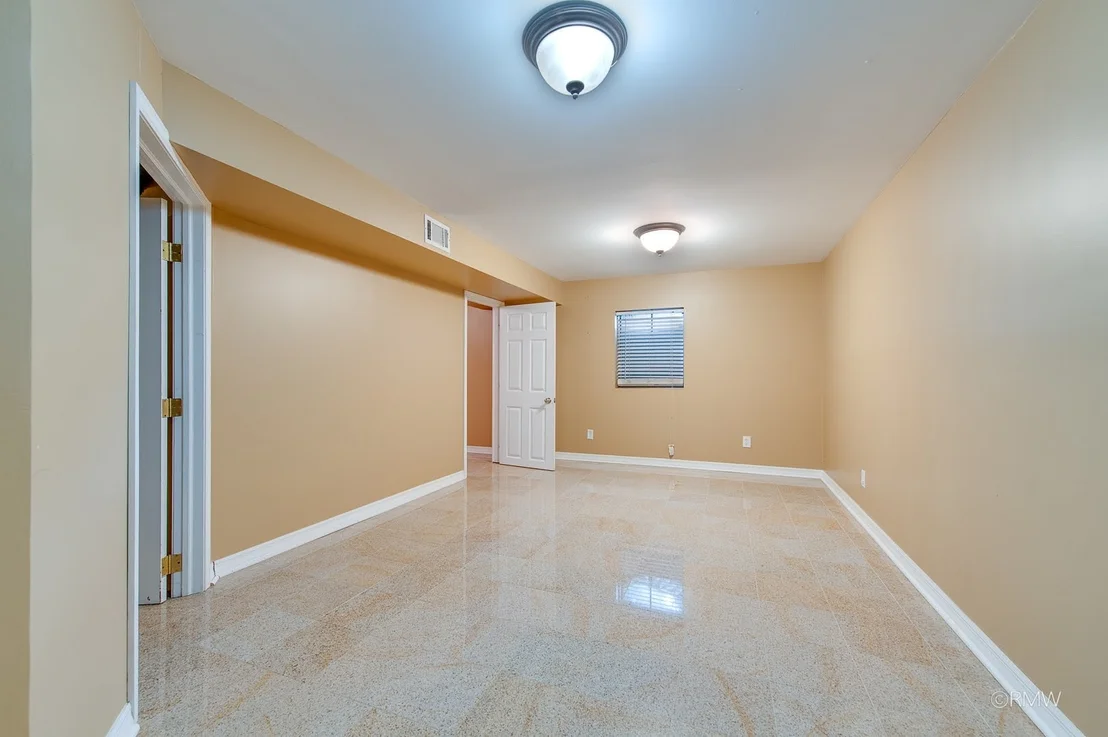 Photo of 1233 N Hickory Trail