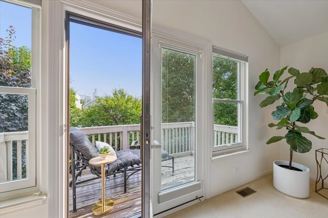 Photo of 331 W Evergreen Avenue