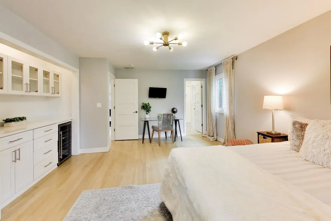 Photo of 1005 FORESTWAY Drive