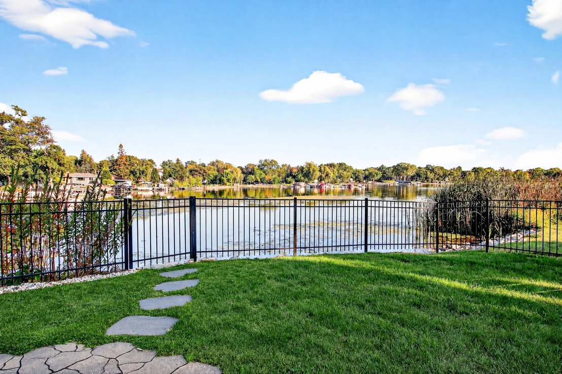 Photo of 827 Edgewater Parkway