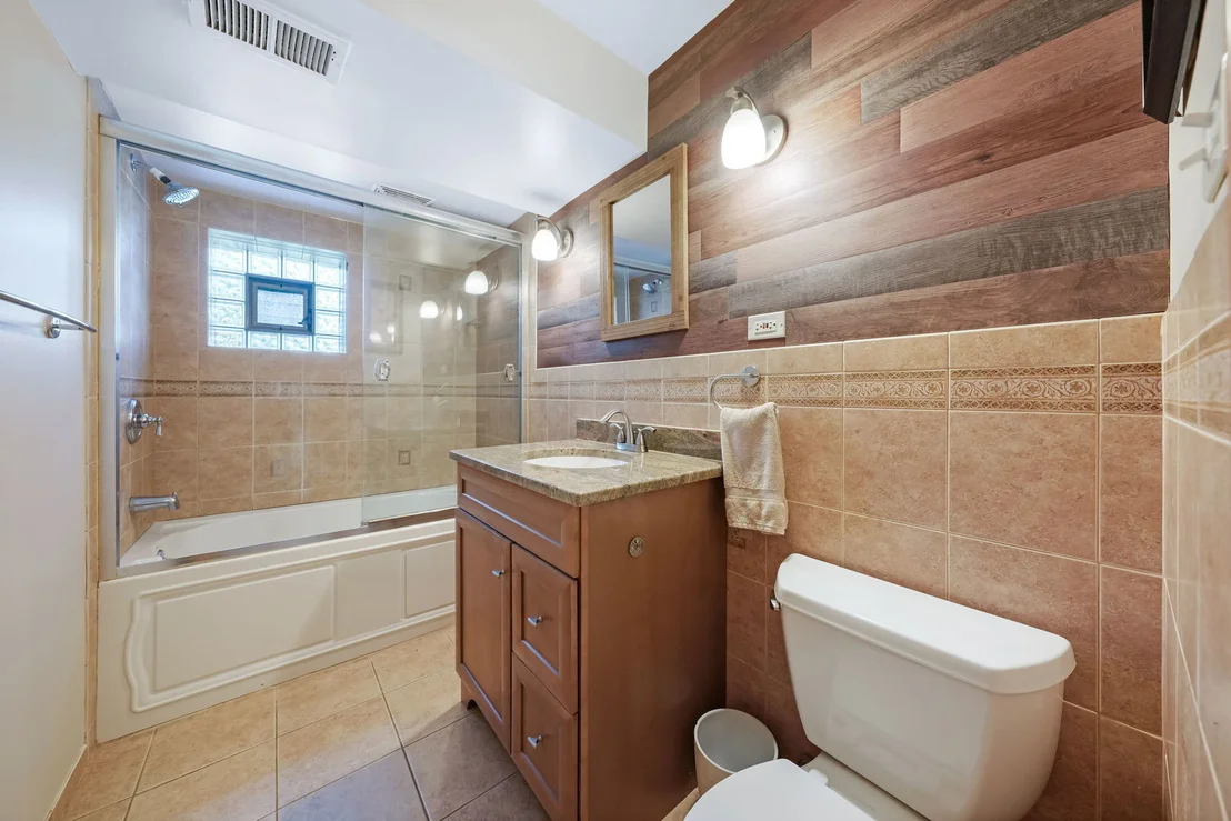 Photo of 513 W Division Street