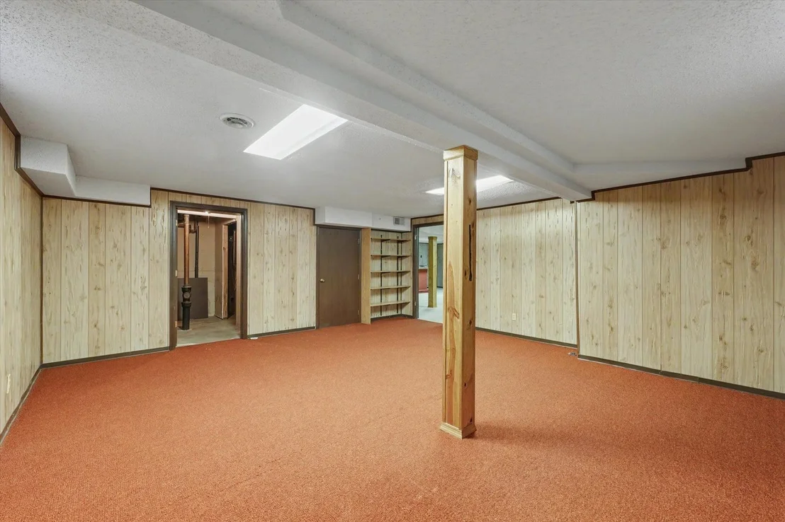 Photo of 906 Crestview Drive