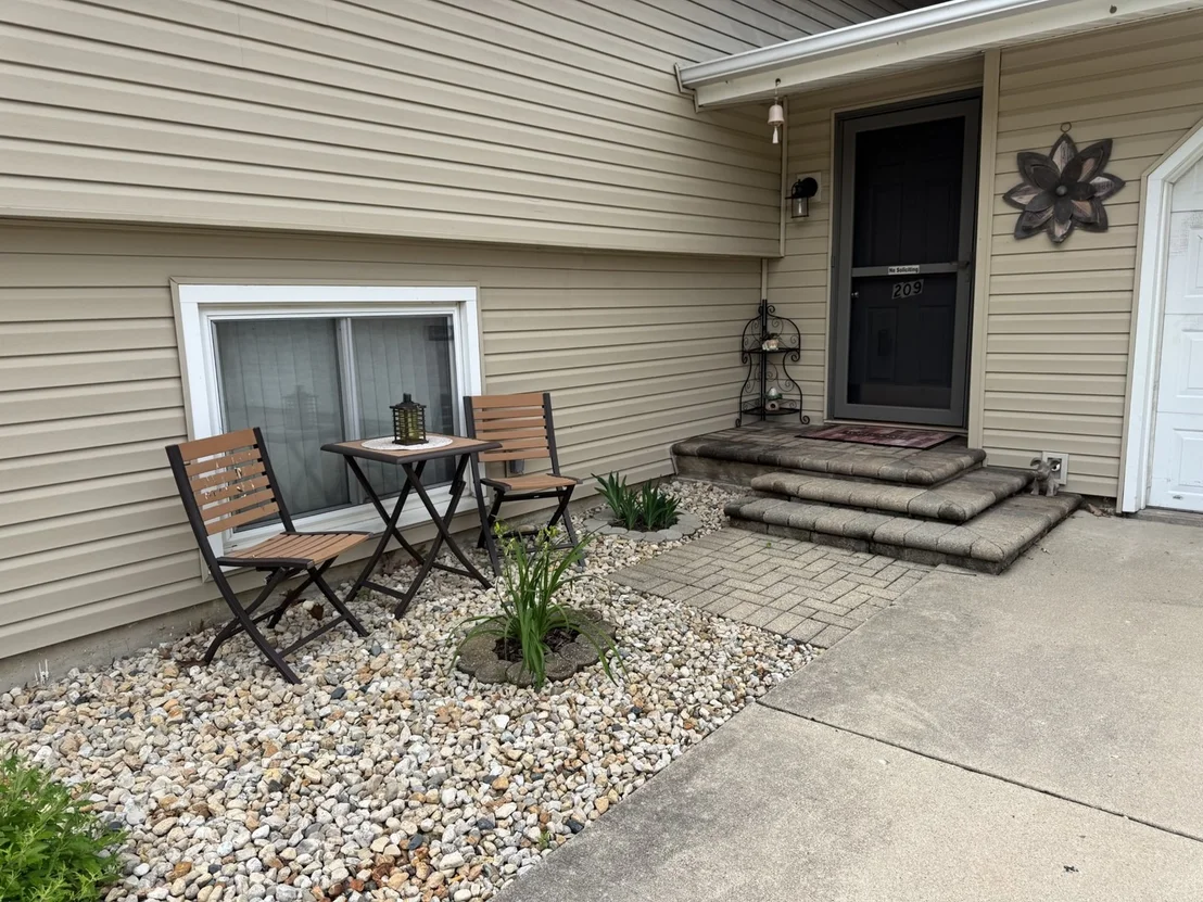 Photo of 209 N Steele Street