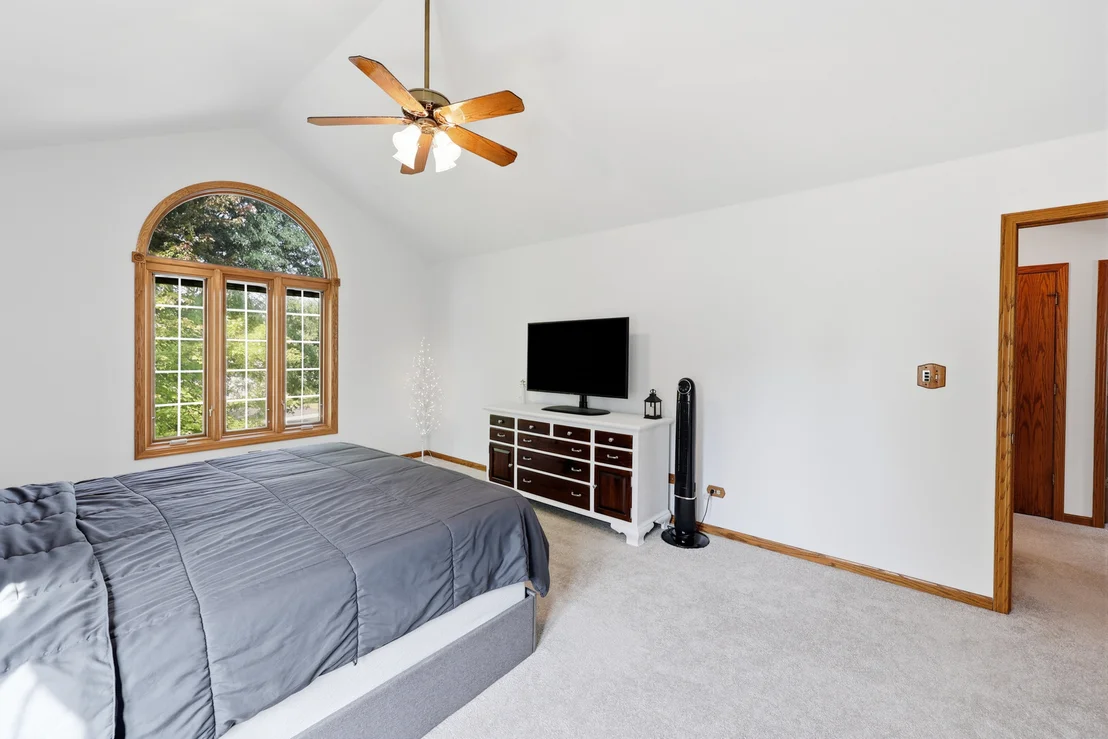Photo of 655 Crest Drive