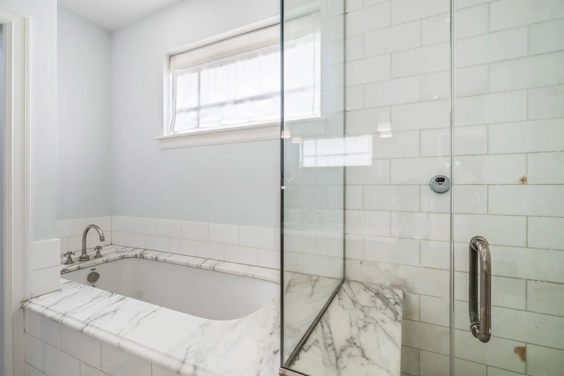 Photo of 1331 W Wolfram Street