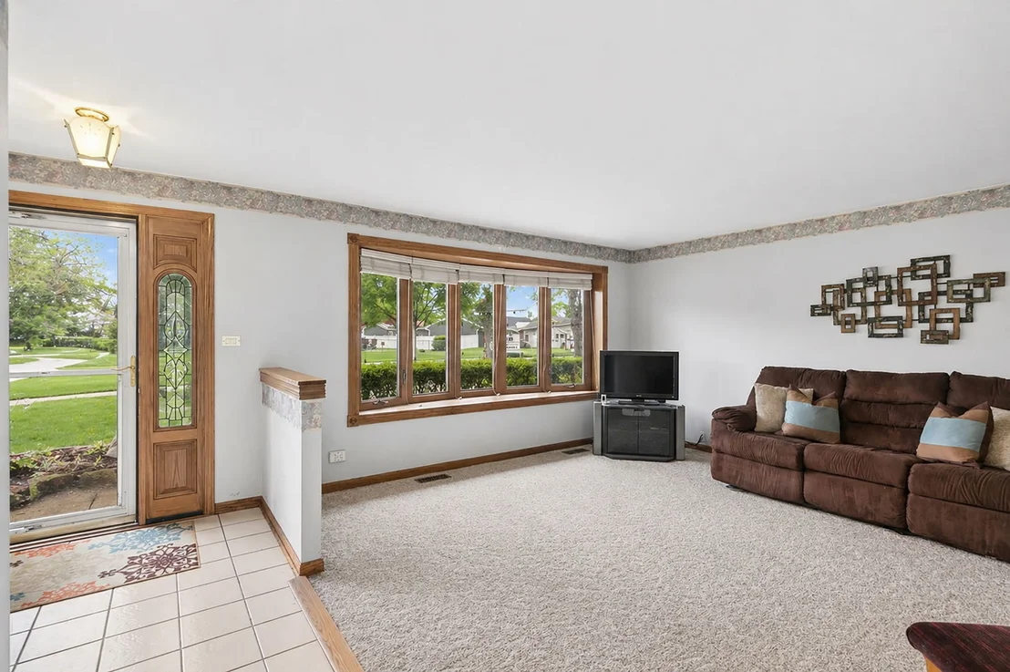 Photo of 927 Gregory Lane