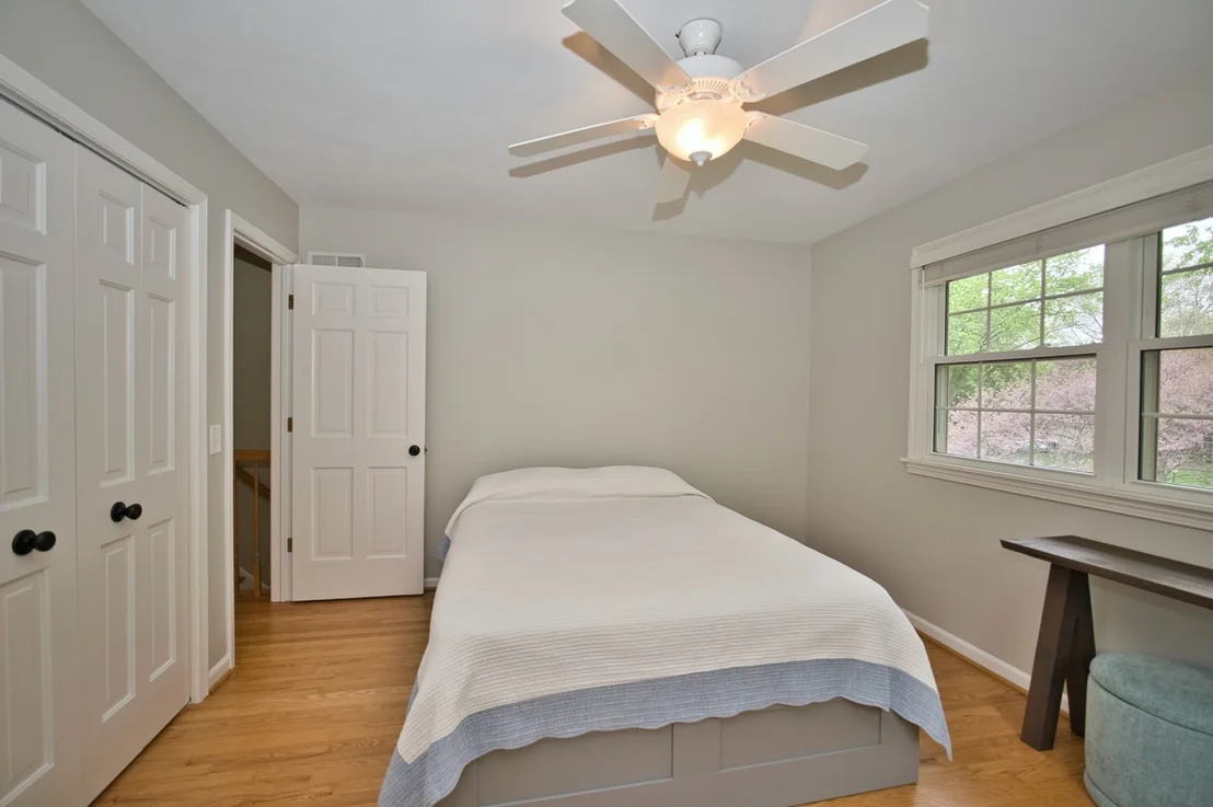 Photo of 2S510 Seneca Drive