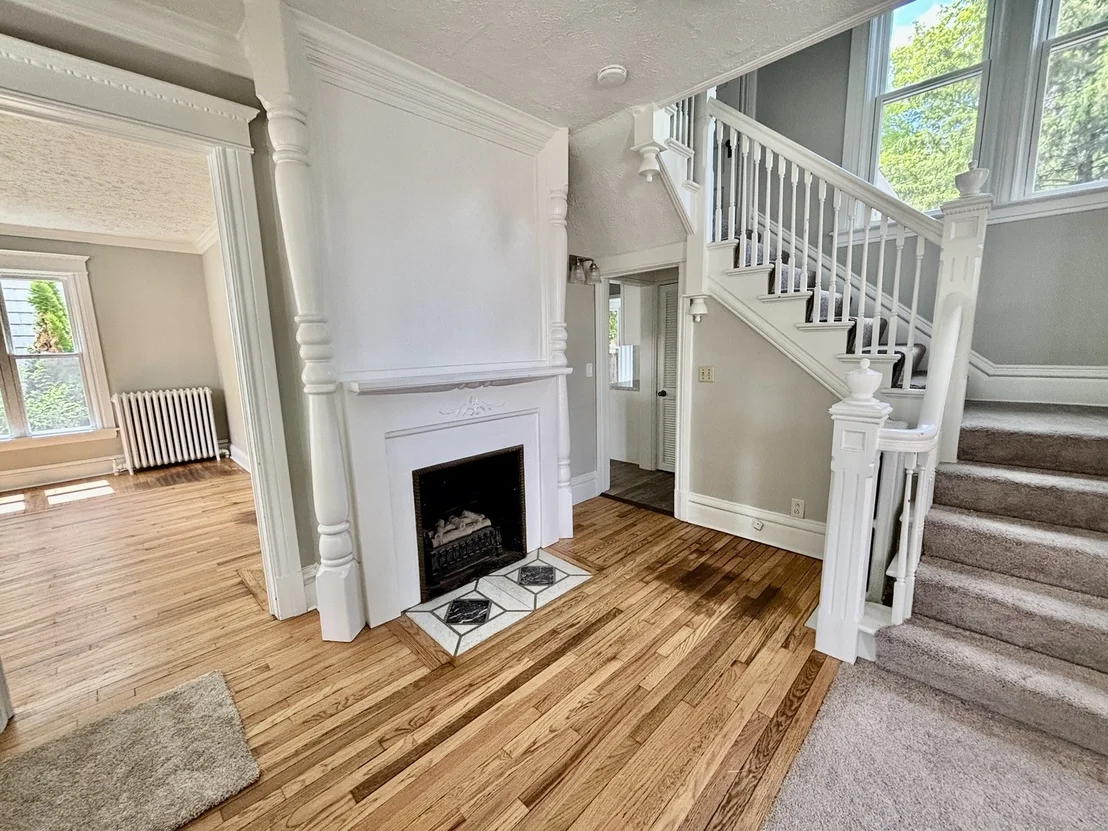 Photo of 910 N State Street