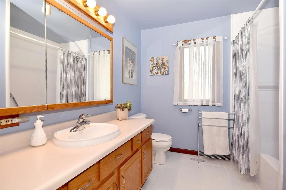 Photo of 206 VILLAGE Road