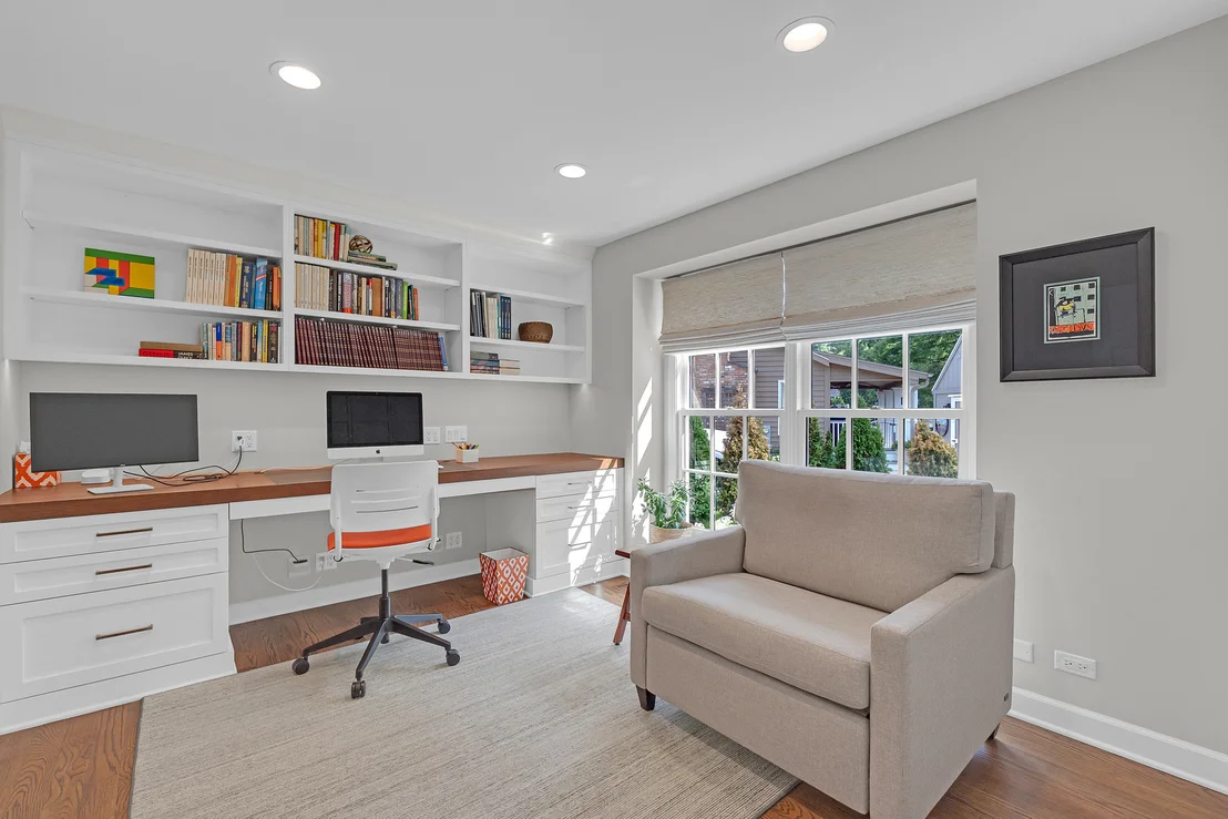Photo of 991 Huntleigh Drive