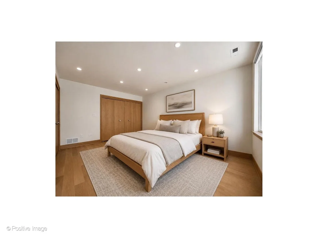 Photo of 1307 N Sutton Place
