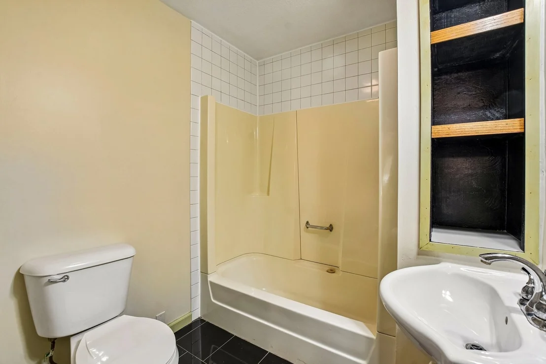 Photo of 724 Douglas Street