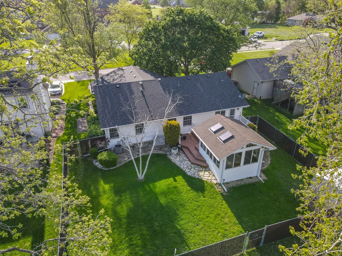 Photo of 671 Diversatech Drive N