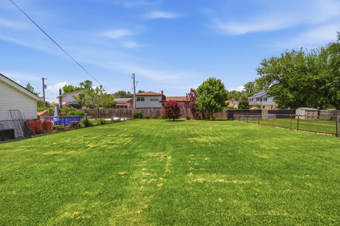 Photo of 1522 N Hillside Avenue