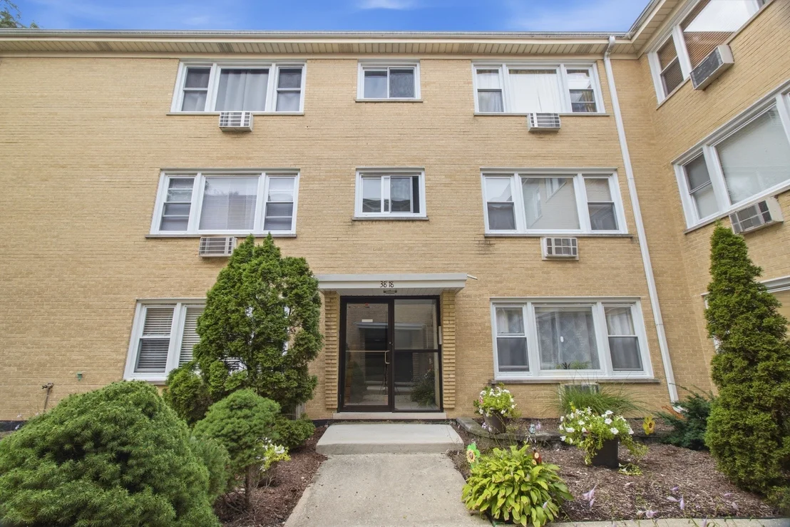 Photo of Unit 1E at 3818 RUBY Street