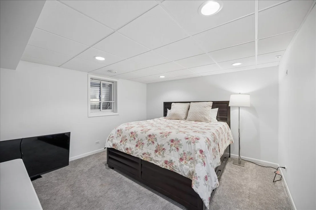Photo of 920 Pine Tree Lane
