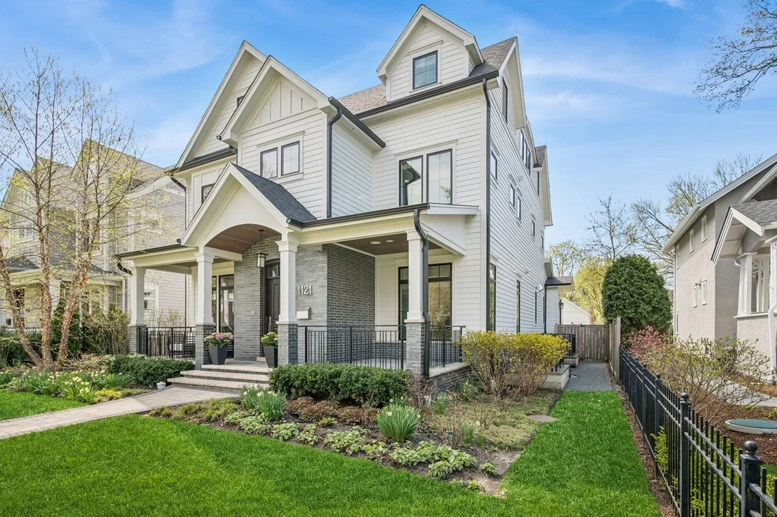 Photo of 1121 Forest Avenue