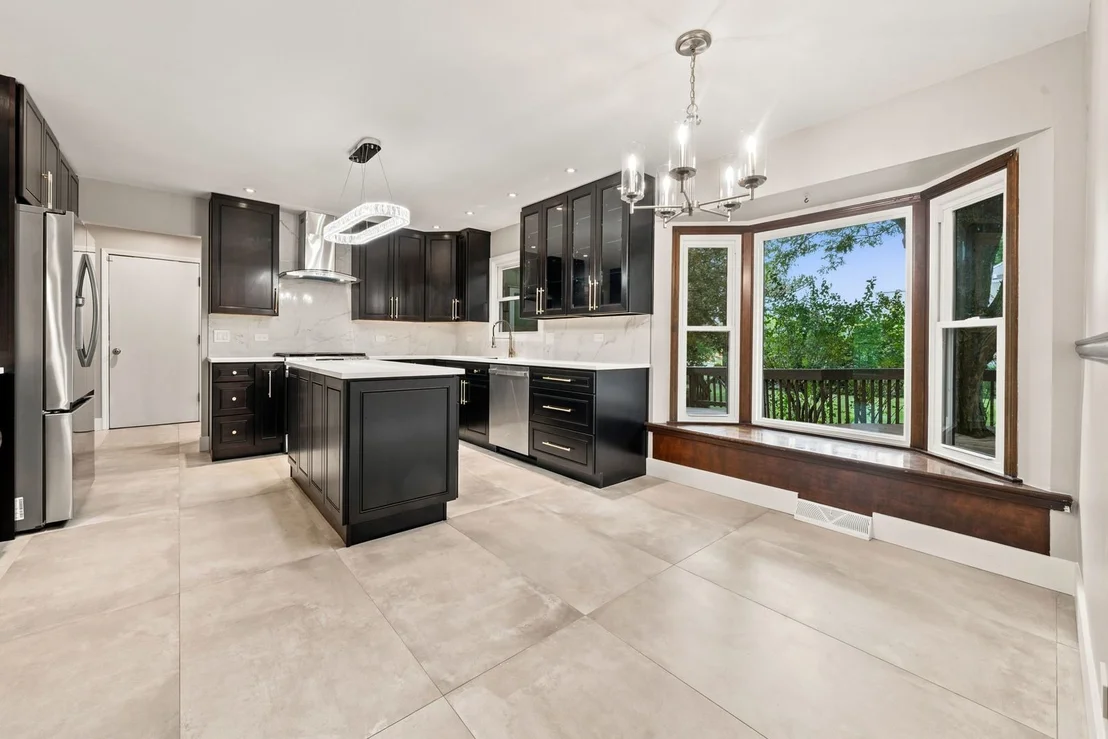 Photo of 1221 W Sable Drive