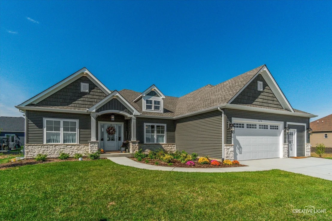 Photo of 861 Claridge Drive