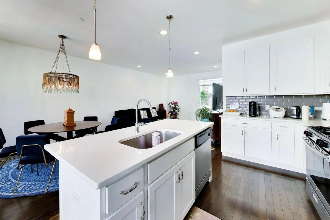 Photo of 810 Lexington Circle W