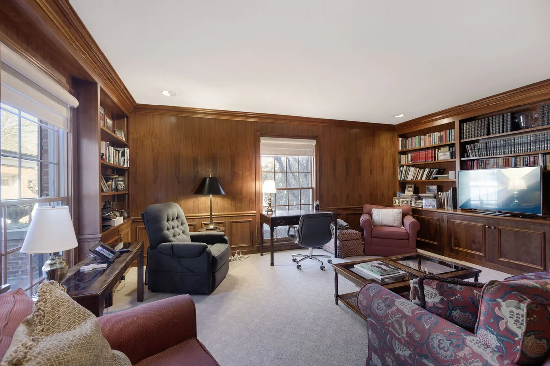 Photo of 1115 Golfview Lane