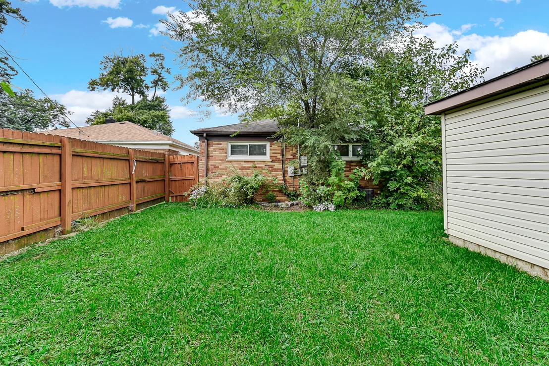 Photo of 14905 Edbrooke Avenue