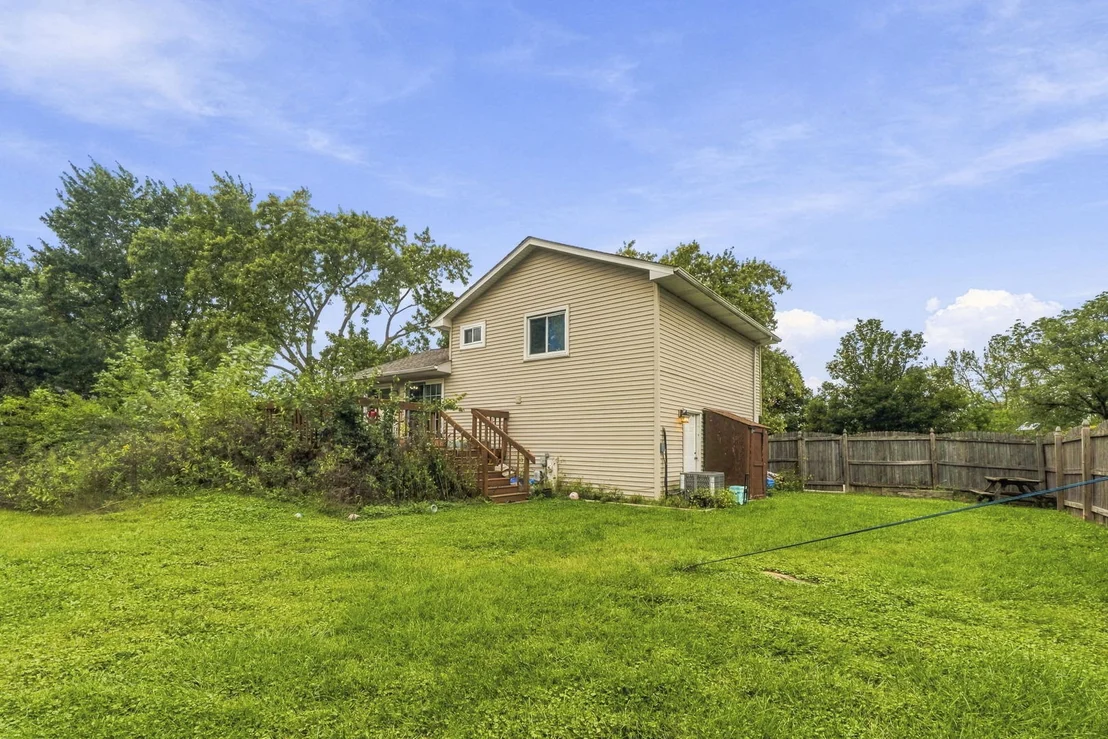 Photo of 863 Poplar Lane