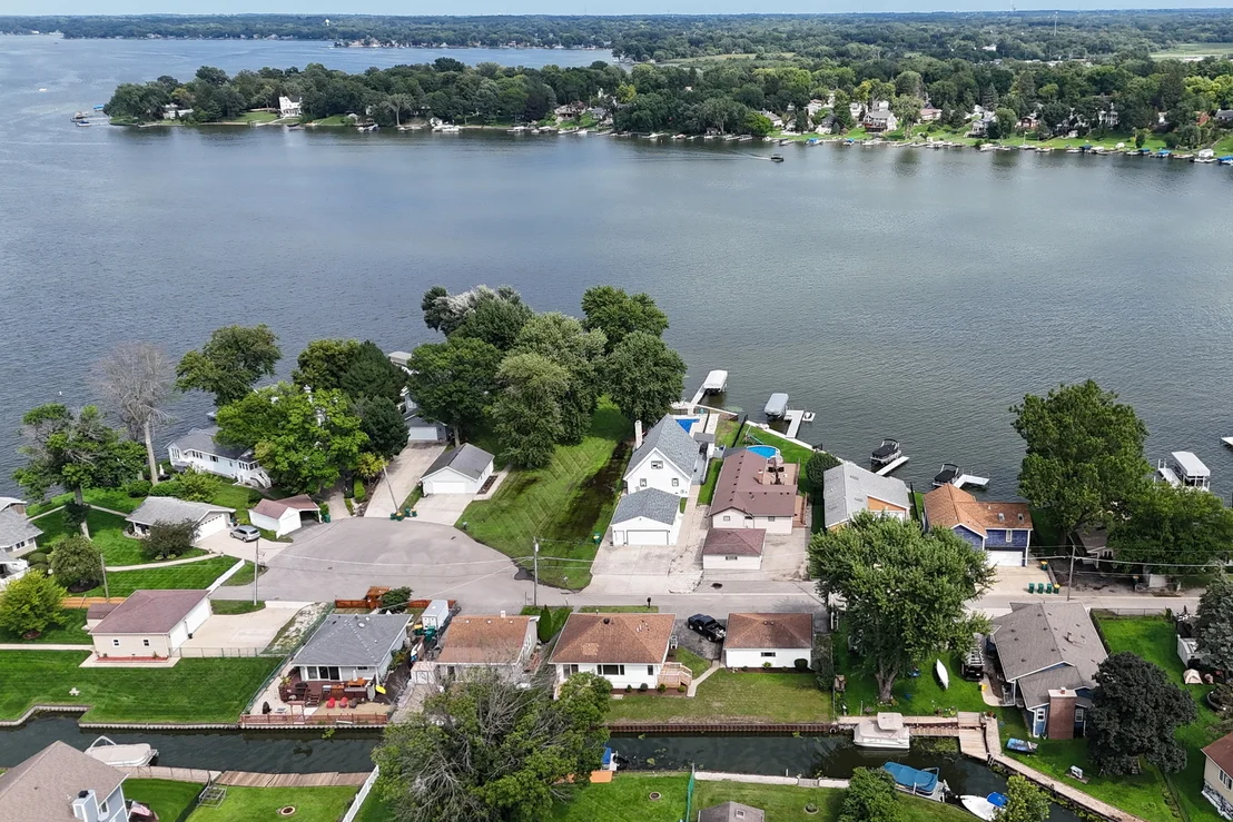 Photo of 28 Lakeside Lane