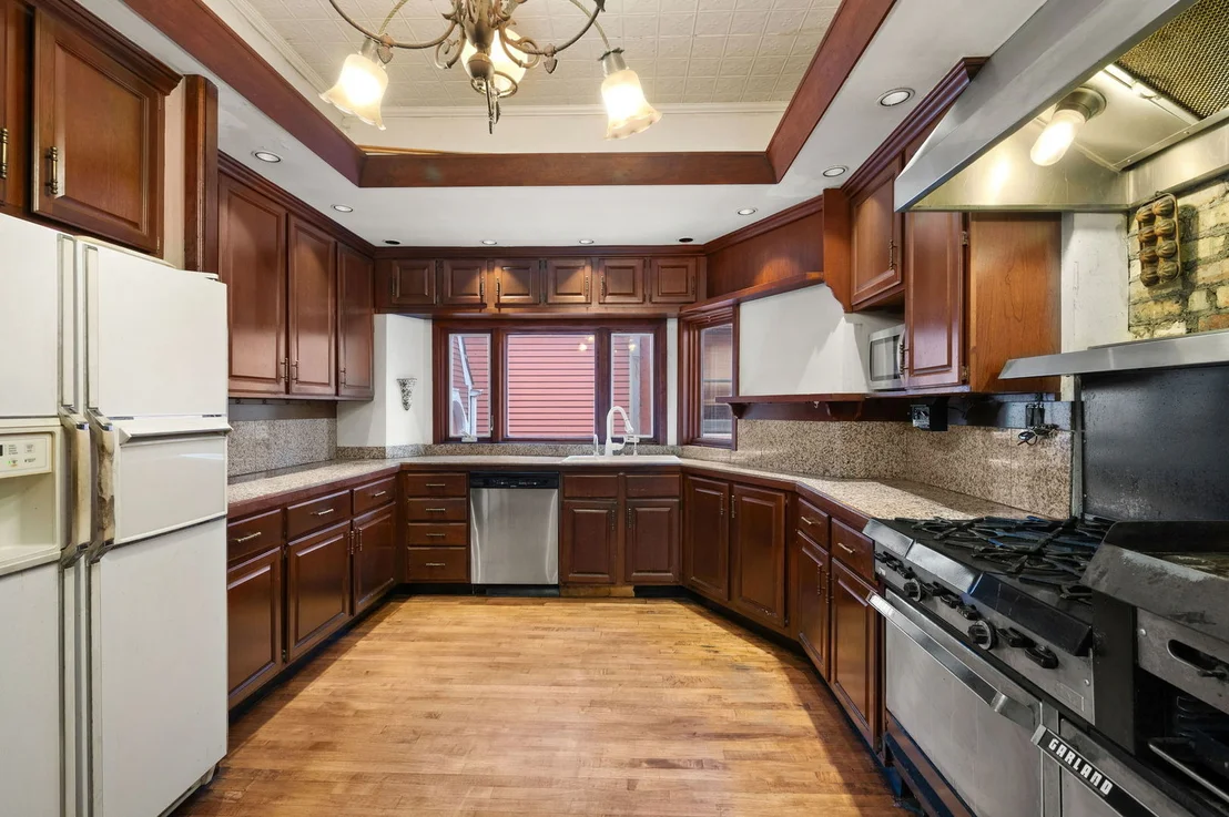 Photo of 832 W Junior Terrace