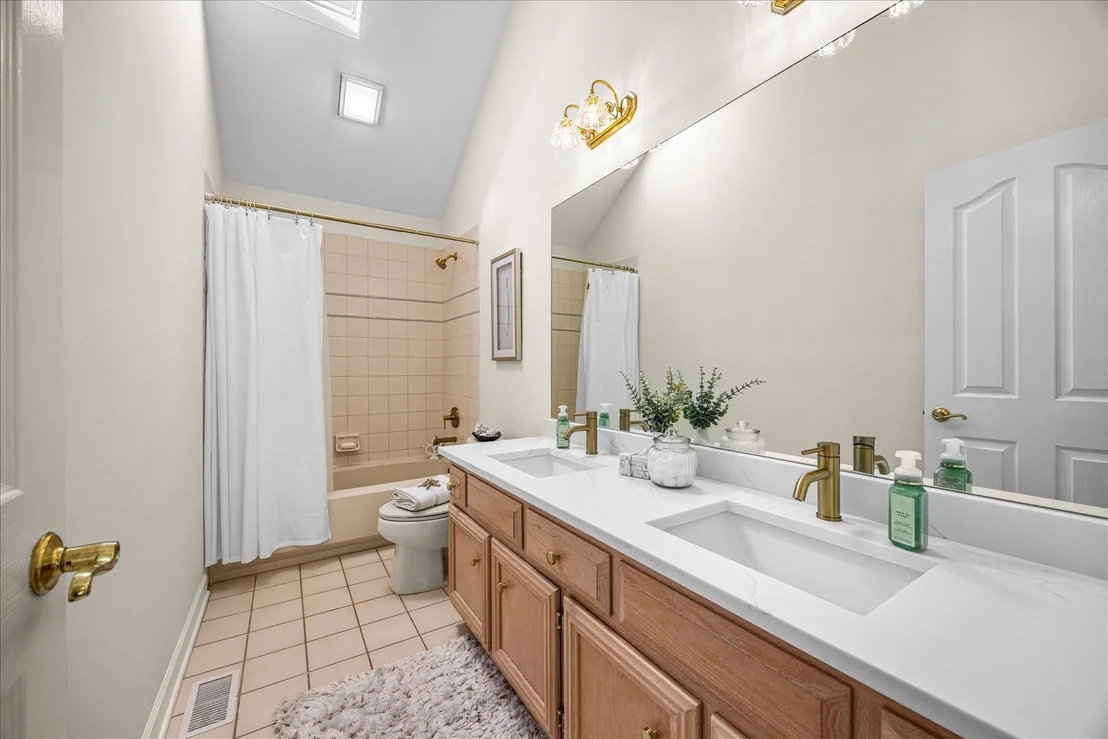 Photo of 1692 Sauk Drive