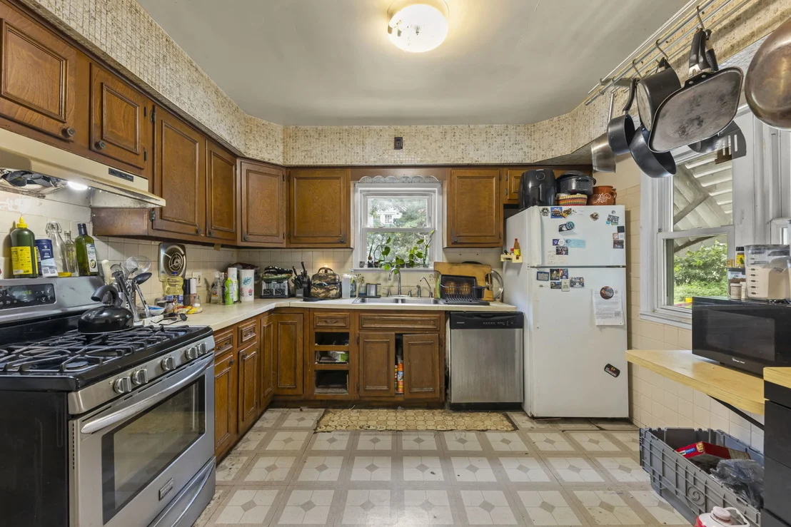 Photo of 732 BANGS Street
