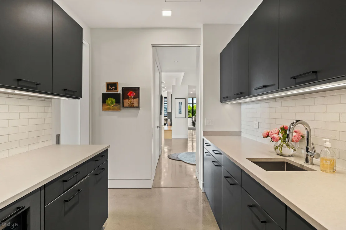 Photo of Unit PH8D at 1109 W Washington Boulevard