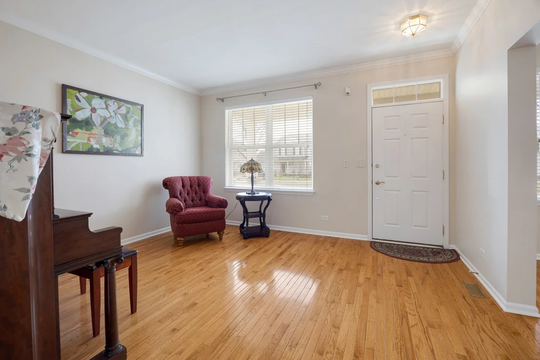 Photo of 566 Horizon Drive W