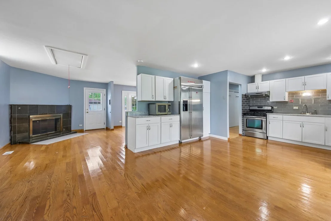 Photo of 670 Lakeview Lane